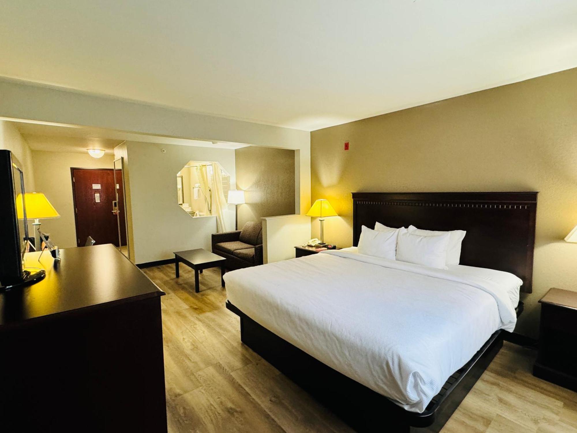 Econo Lodge Inn & Suites Monroe Exterior photo